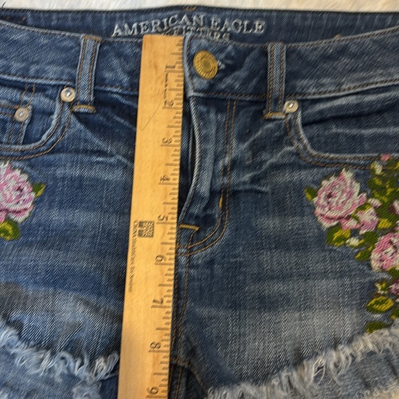 American Eagle Outfitters Denim Shorts Floral Embroidered Size 2 - Picture 7 of 8